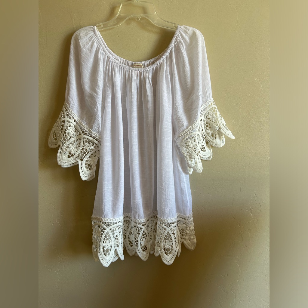 Sundance White And Ivory Lace Trimmed Top